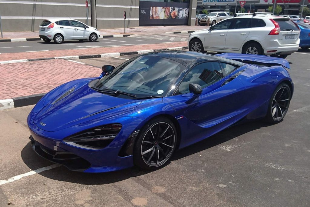 Гоночный Макларен 720s