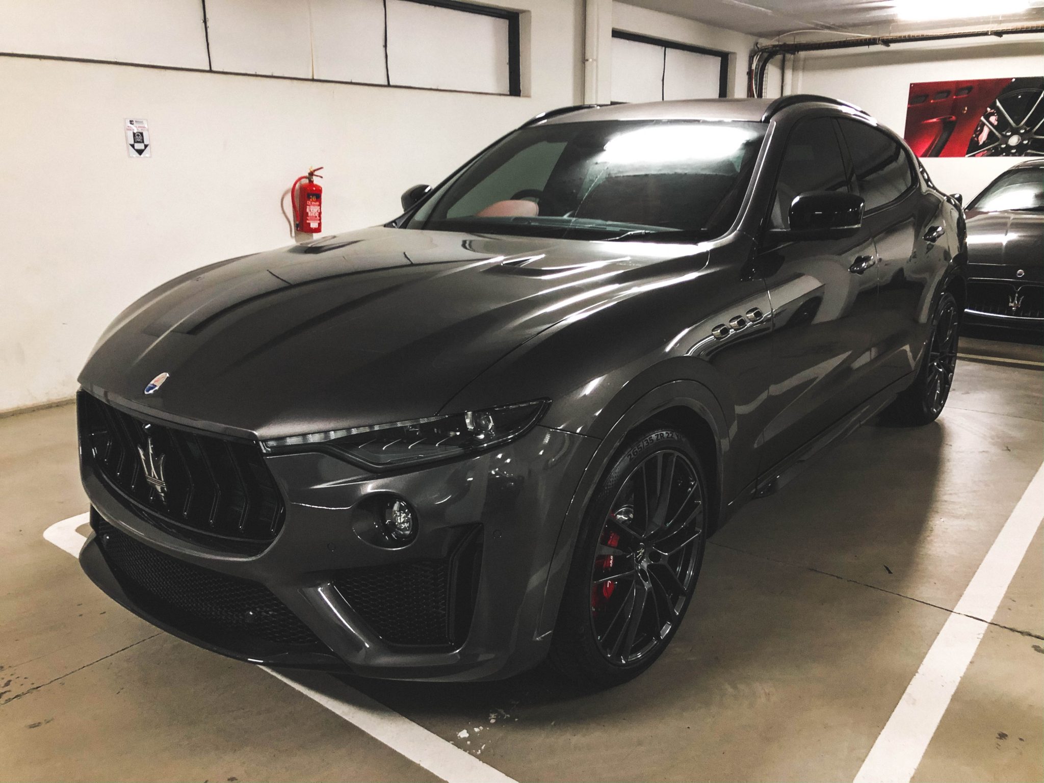 Maserati levante черный