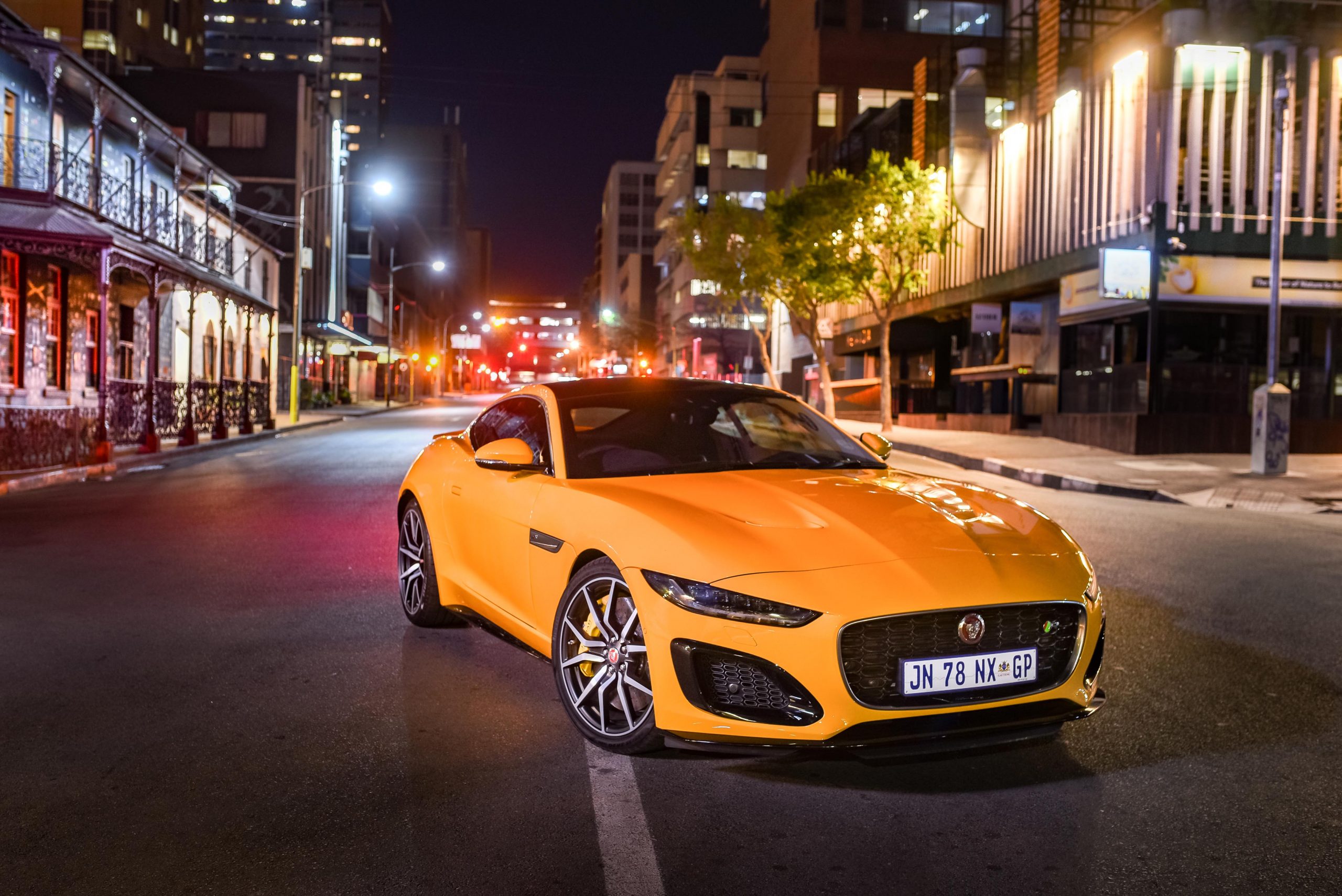 jaguar f-type желтый